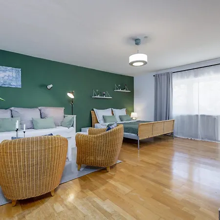 شقة By Doni I Zentral I Parkplatz I Balkon L 4 Pax